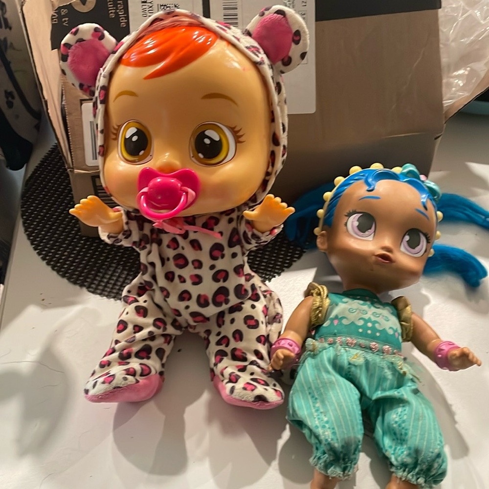 BABY ALIVE- CRIES AND PEES